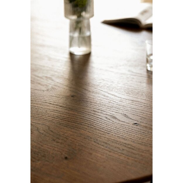 NEVETA | valgomojo stalas 12